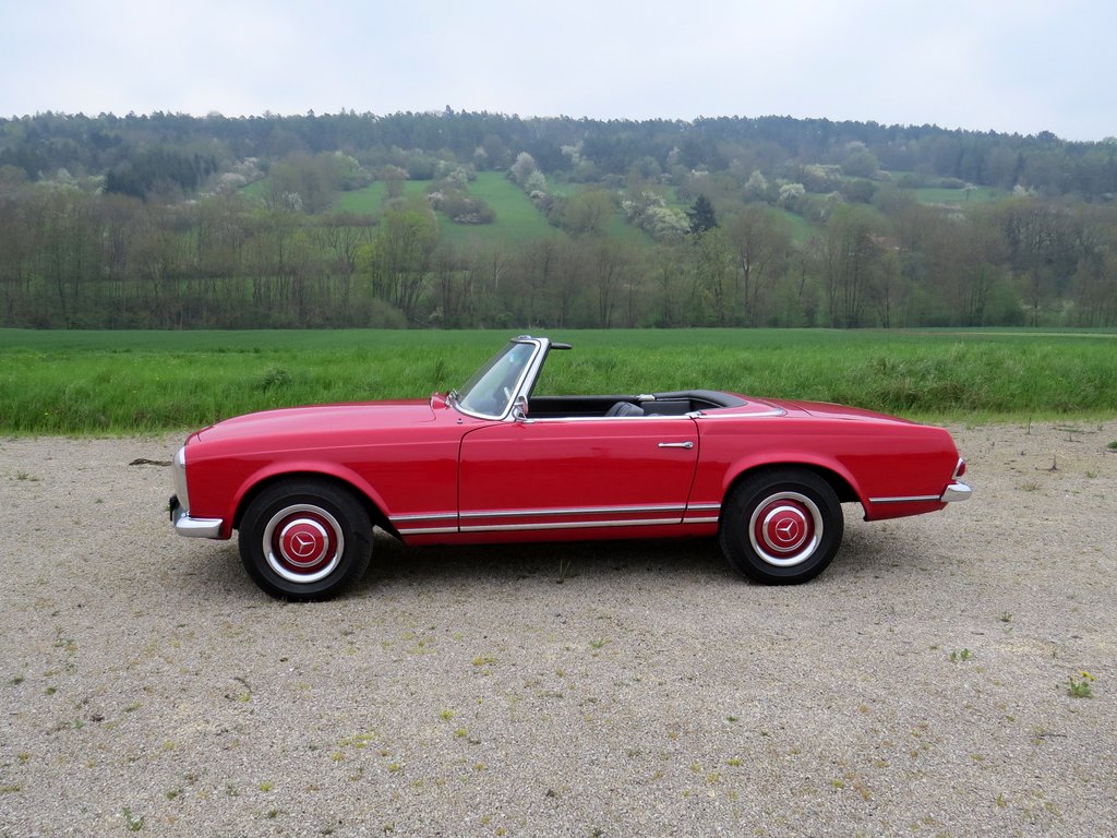 Mercedes Benz Pagode 230 SL rot